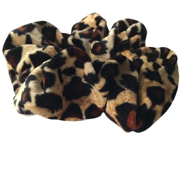 4/$20 Oversized Animal Print Hair Scrunchie New - Picture 2 of 3